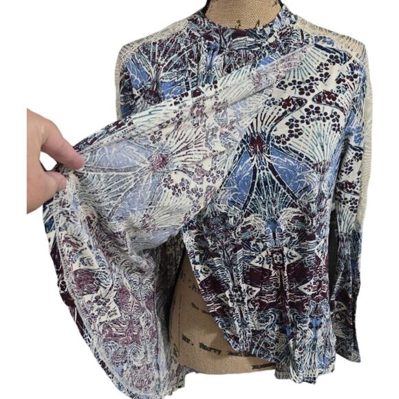 FREE‎ PEOPLE Keyhole Back Lace Trim Multi Color Print Top Blouse Women's Size S - Picture 2 of 9